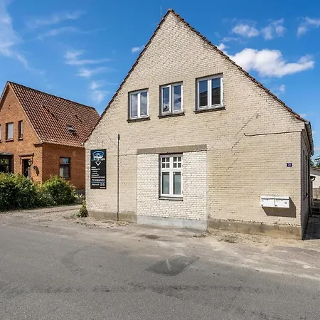 Pet Friendly In With Kitchen Apartment