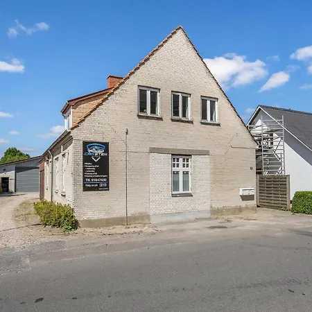 Pet Friendly In With Kitchen Apartment